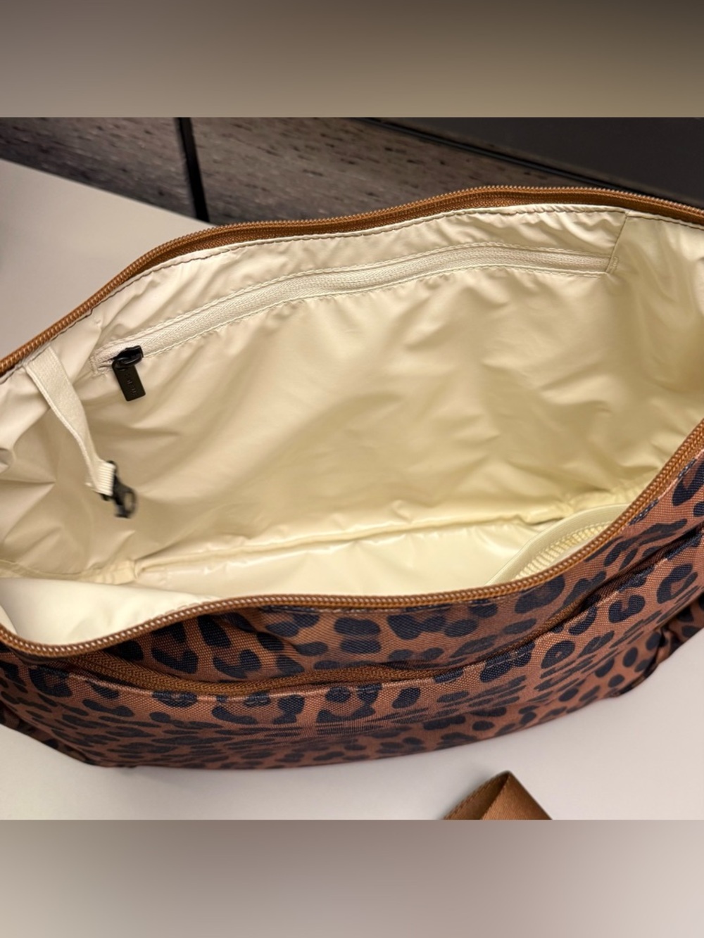 BNWT Canvelle Large Crescent Bag + Slim Wallet in Leopard 🐆 Offers Encouraged 🙌 - Picture 7 of 16